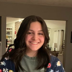 Meet your Posher, Elise
